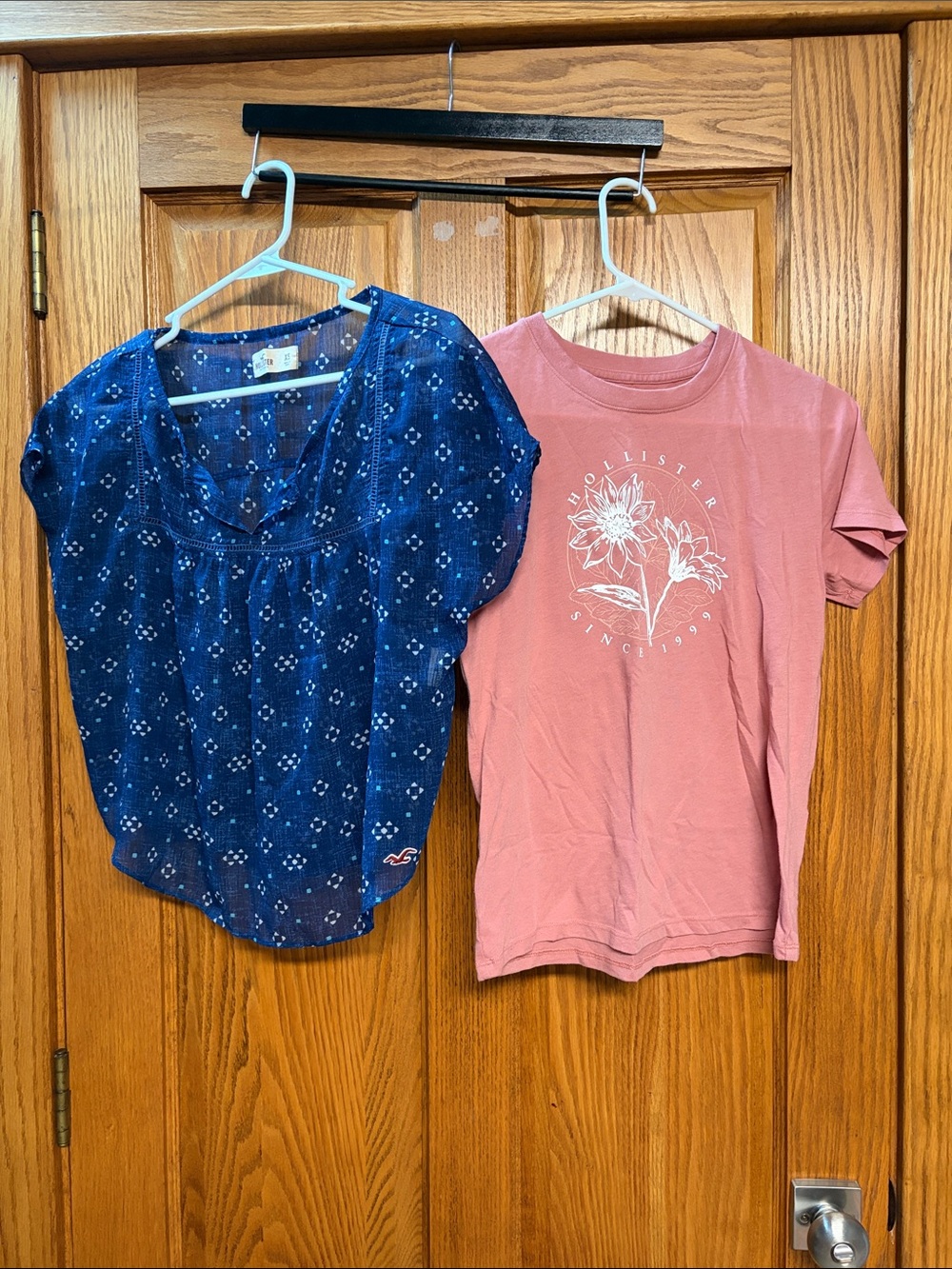 Hollister Dusty Rose Graphic Tee and blouse